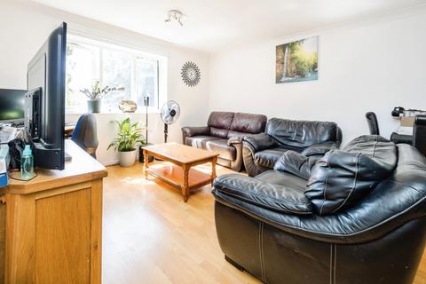 1 bedroom flat for sale, Harts Lane, Barking, IG11