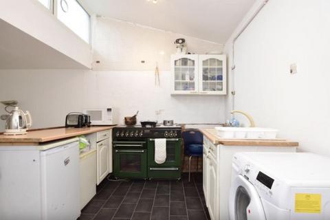 undefined, Romford Road, Chigwell, IG7