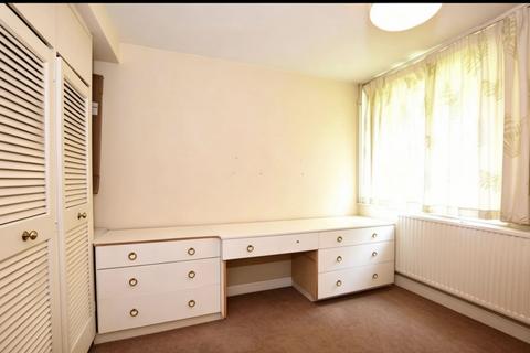 undefined, Romford Road, Chigwell, IG7