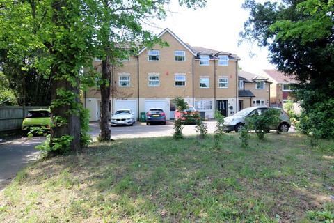 London Road, Langley