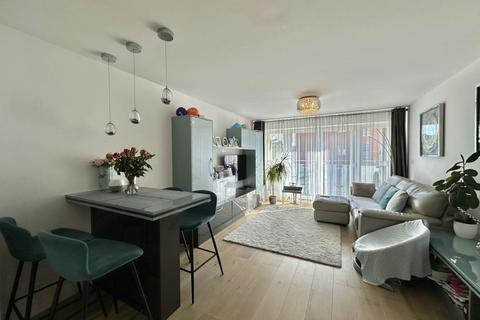 2 bedroom flat for sale, Hinds Court, Perkins Gardens, Ickenham, UB10 8FQ