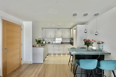 2 bedroom flat for sale, Hinds Court, Perkins Gardens, Ickenham, UB10 8FQ