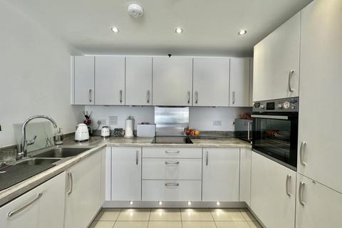2 bedroom flat for sale, Hinds Court, Perkins Gardens, Ickenham, UB10 8FQ