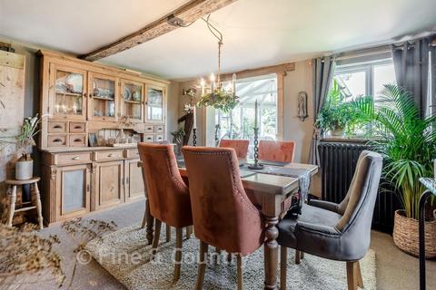 4 bedroom detached house for sale, Moat Lane, Battle TN33