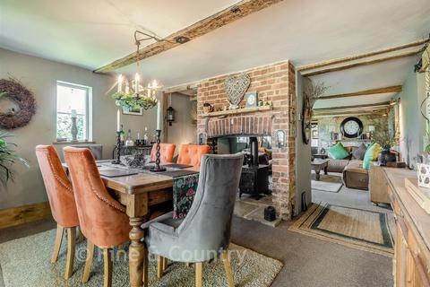 4 bedroom detached house for sale, Moat Lane, Battle TN33