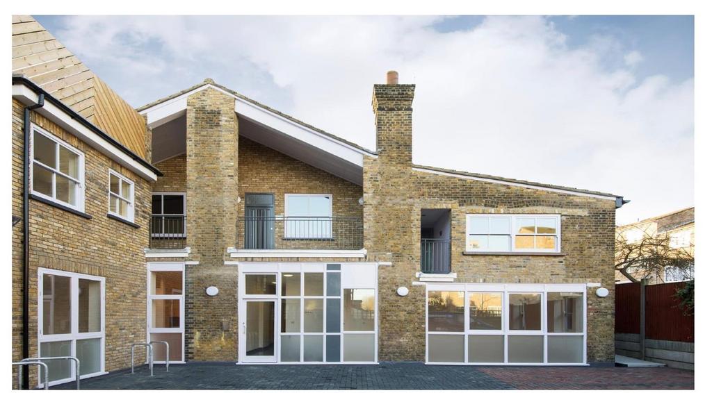 Roding Road, London Studio to rent - £1,350 pcm (£312 pw)