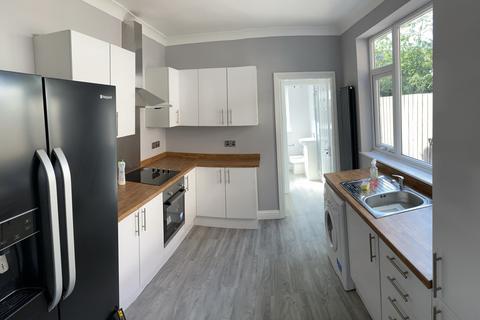 4 bedroom house to rent, Walgrave Street, Hull HU5