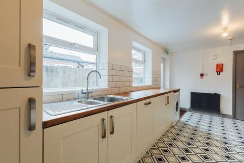 6 bedroom house to rent, Marshall Street, Hull HU5