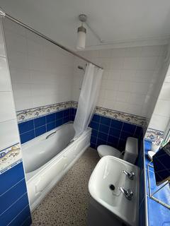 2 bedroom house to rent, Whitehaven Avenue, Hull HU5
