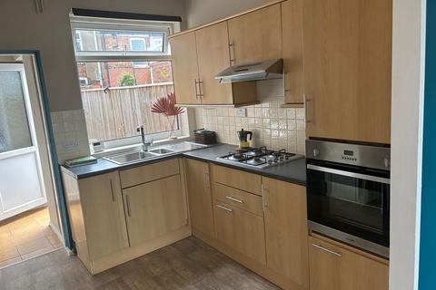 2 bedroom house to rent, Whitehaven Avenue, Hull HU5