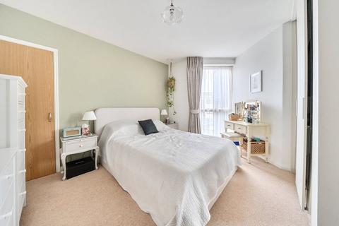 1 bedroom apartment for sale, Palladian Gardens, London