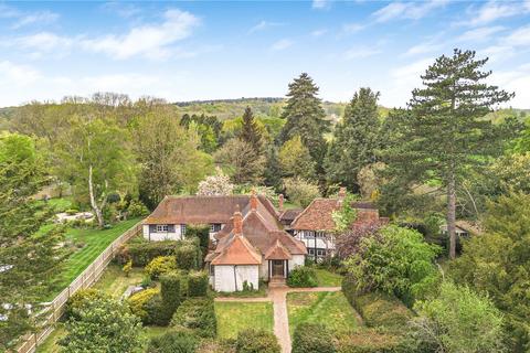 Hall Place Lane, Burchetts Green, Maidenhead, Berkshire, SL6