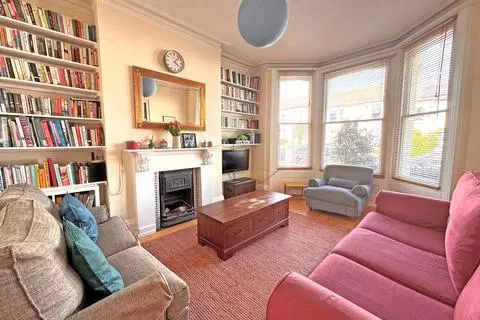 2 bedroom flat for sale - Изглед 3