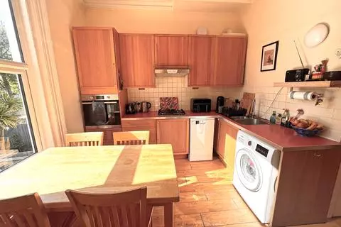 2 bedroom flat for sale - Изглед 4