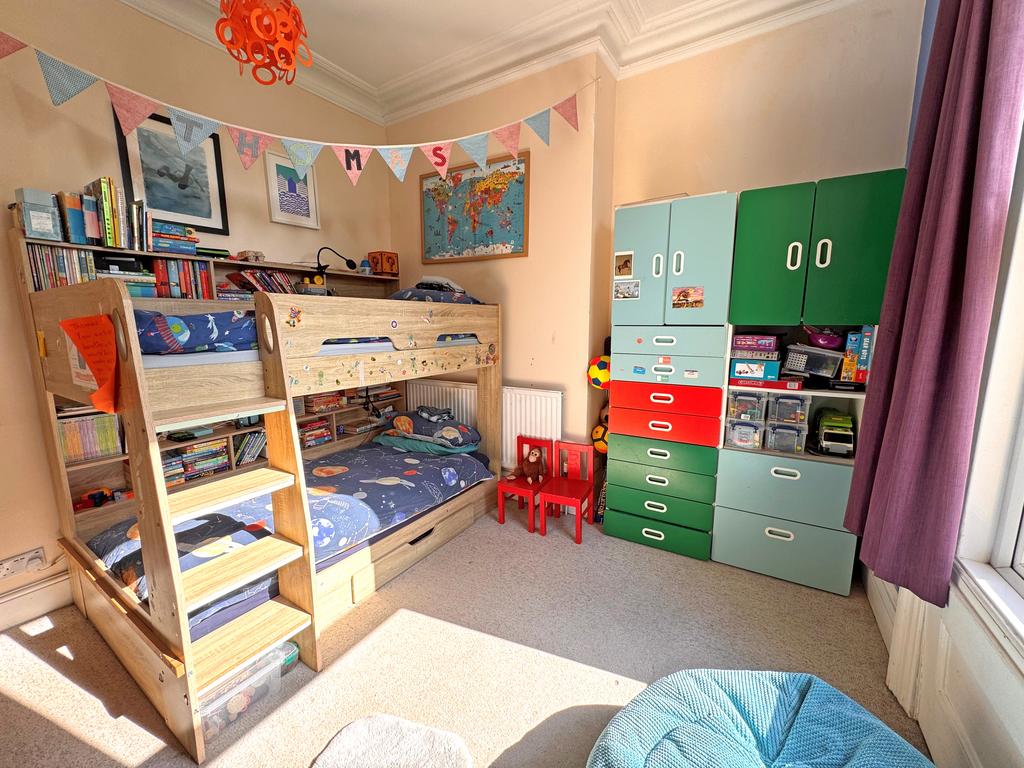 Apartment in Brighton, Round Hill - More