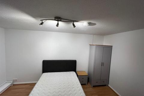 5 bedroom house share to rent, Venice Court, Andover