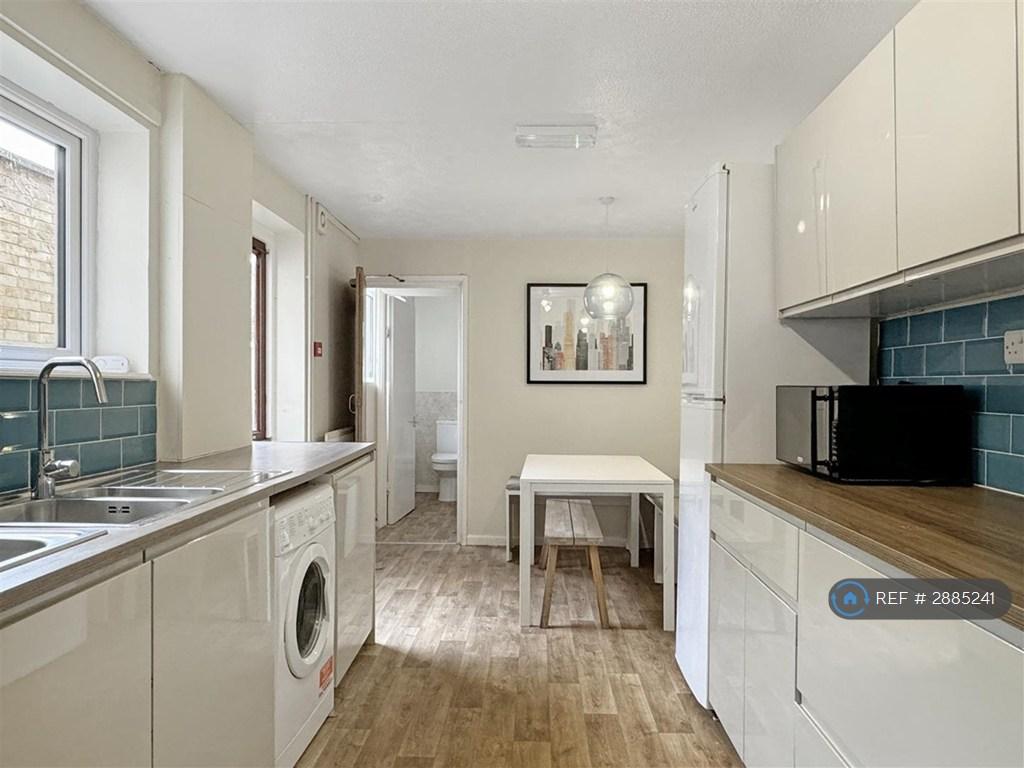 6 bedroom terraced house to rent