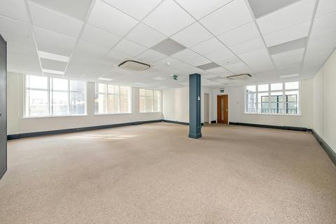 Office to rent, 31-32 St James's St London SW1A 1HD