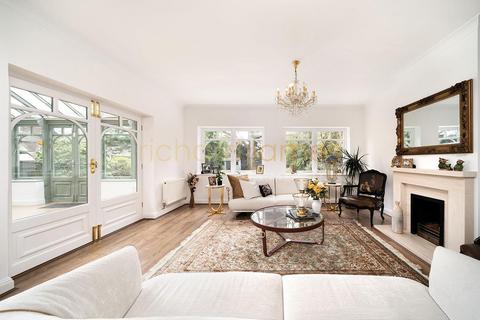 4 bedroom detached house for sale, Canons Drive, Edgware, HA8