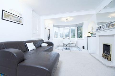 2 bedroom property for sale, Gladsmuir Close, Walton-On-Thames
