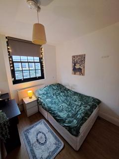 1 bedroom in a flat share to rent, Chadbourn Street, London E14