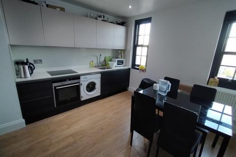 1 bedroom in a flat share to rent, Chadbourn Street, London E14