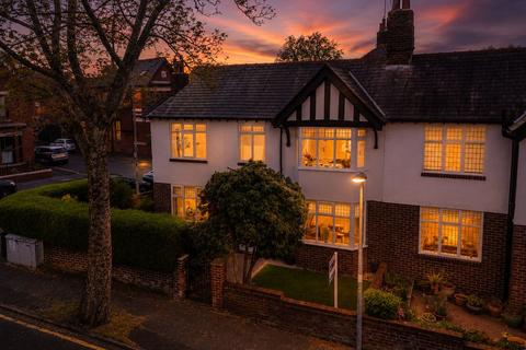 3 bedroom semi-detached house for sale, Trafalgar Road, Wigan, WN1