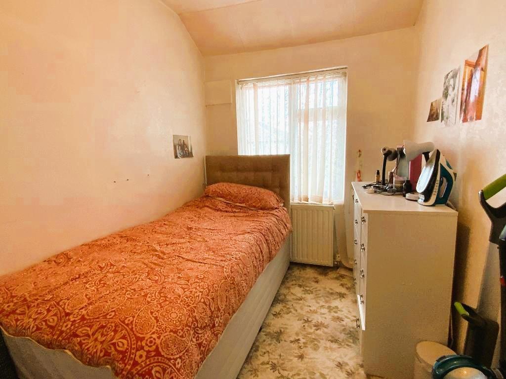 BEDROOM THREE 10'2 x 6'5