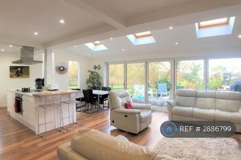 4 bedroom semi-detached house to rent, Green Road, Egham, TW20