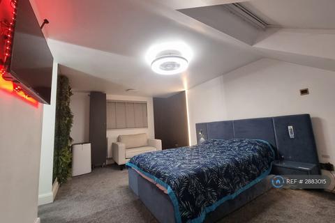 1 bedroom in a house share to rent, Retford Close, Romford, RM3