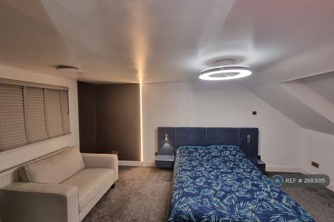 1 bedroom in a house share to rent, Retford Close, Romford, RM3