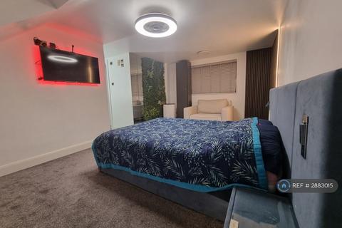 1 bedroom in a house share to rent, Retford Close, Romford, RM3