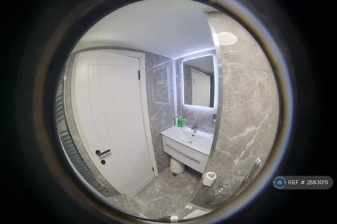 1 bedroom in a house share to rent, Retford Close, Romford, RM3