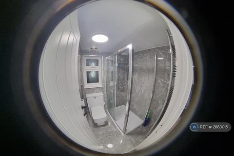 1 bedroom in a house share to rent, Retford Close, Romford, RM3