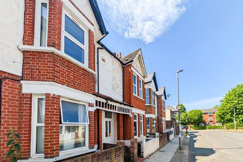 5 bedroom terraced house to rent, Thurso Street, London