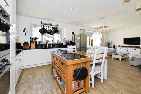 4 bedroom detached house for sale, Broomfield Way, Braintree