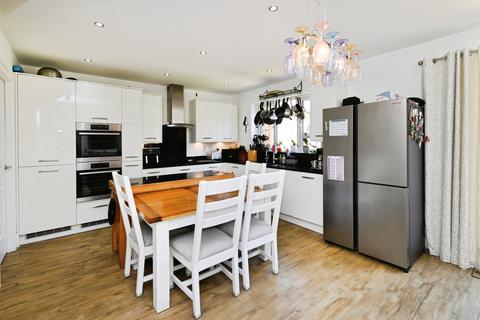 4 bedroom detached house for sale, Broomfield Way, Braintree