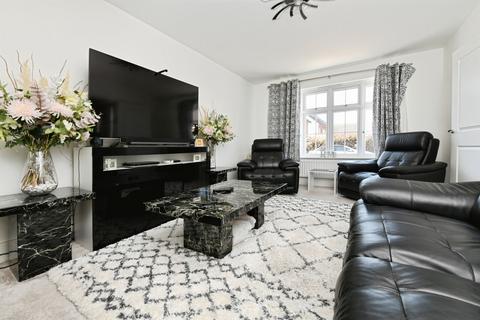 4 bedroom detached house for sale, Broomfield Way, Braintree