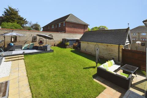 4 bedroom detached house for sale, Broomfield Way, Braintree