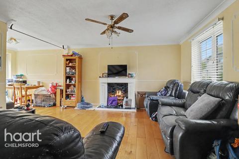 3 bedroom terraced house for sale, Primula Way, Chelmsford