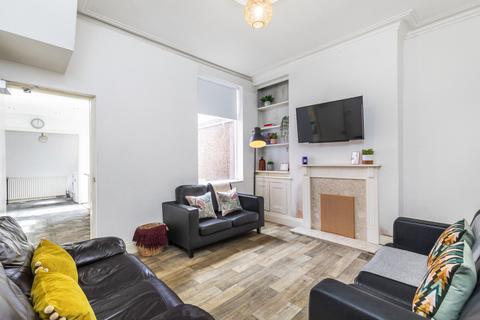 1 bedroom in a house share to rent, Burley Road, Leeds LS4