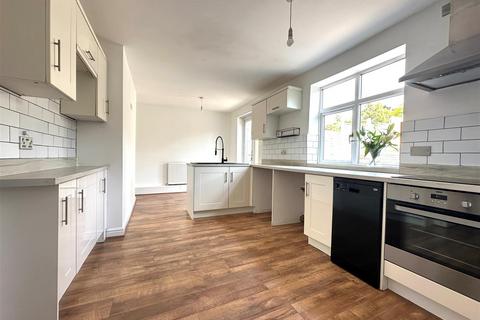 3 bedroom semi-detached house to rent, Rutland Place, Stourbridge