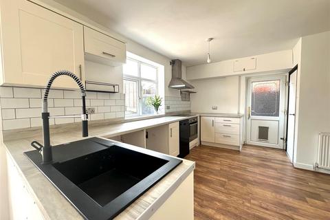 3 bedroom semi-detached house to rent, Rutland Place, Stourbridge