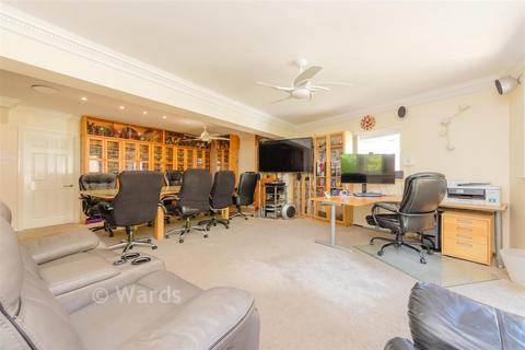 3 bedroom semi-detached house for sale, Tennyson Walk, Gravesend DA11