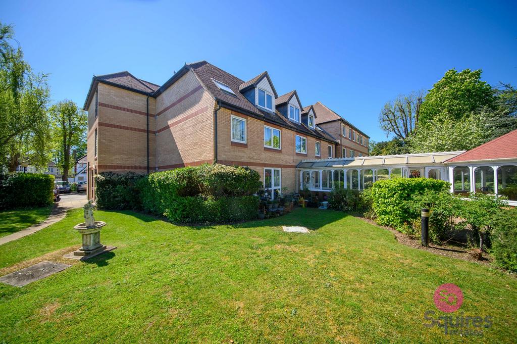 Detached house exterior, garden