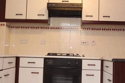 2 bedroom terraced house to rent, Edward Avenue, Newark, Notts, NG24