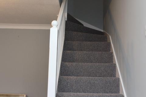 2 bedroom terraced house to rent, Edward Avenue, Newark, Notts, NG24