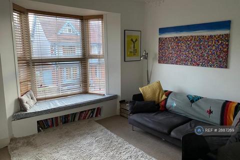 2 bedroom maisonette to rent, Lyndhurst Road, Chichester, PO19