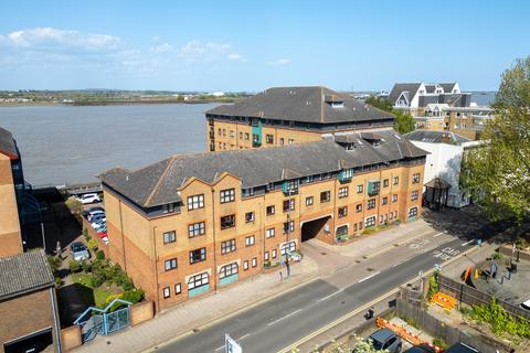 2 bedroom flat for sale, Regents Court, West Street, Gravesend, Kent, DA11 0BT