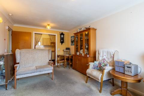 2 bedroom flat for sale, Regents Court, West Street, Gravesend, Kent, DA11 0BT